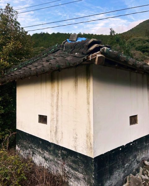 【美里町】蔵の雰囲気はそのままに、これから先も安心して使える屋根へ（施工前）