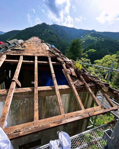 【美里町】蔵の雰囲気はそのままに、これから先も安心して使える屋根への施工写真（5枚目）