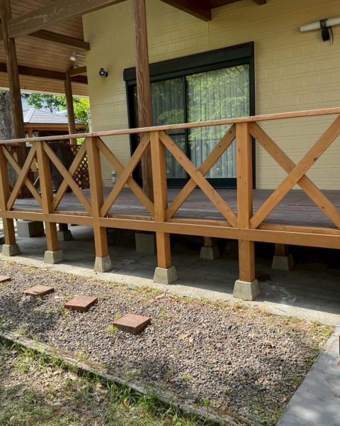 【阿蘇市】劣化したウッドデッキを、土台から組み直して安全に使える場所への施工写真（8枚目）