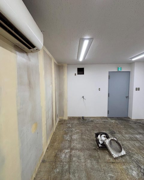 【長洲町】働きにくかった事務所を、明るく動きやすい空間に一新の施工写真（7枚目）