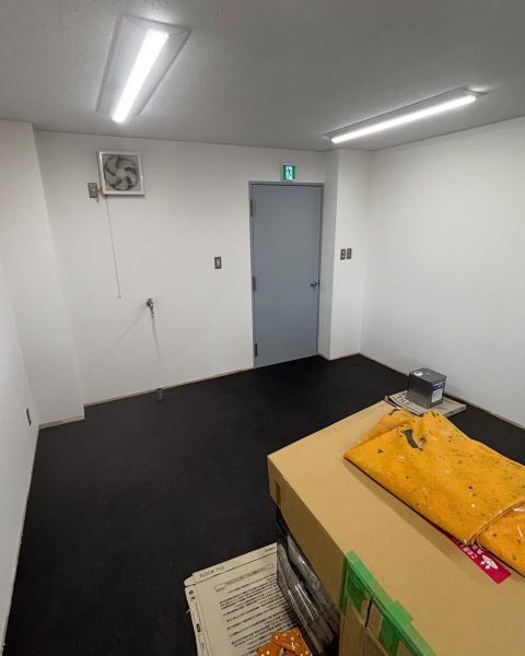 【長洲町】働きにくかった事務所を、明るく動きやすい空間に一新の施工写真（13枚目）