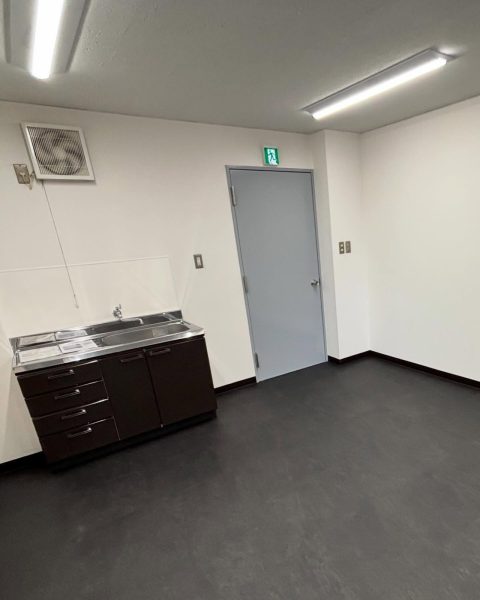 【長洲町】働きにくかった事務所を、明るく動きやすい空間に一新
