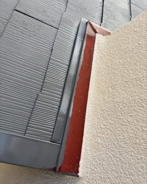 【熊本市】色あせた屋根を塗り替えて、家全体の印象まで引き締めるの施工写真（4枚目）