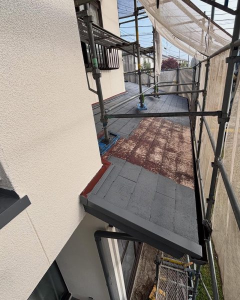 【熊本市】色あせた屋根を塗り替えて、家全体の印象まで引き締めるの施工写真（6枚目）