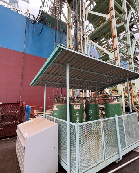 【長洲町】破損した板金屋根を交換し、雨漏り・飛散の心配がない状態への施工写真（2枚目）