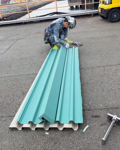 【長洲町】破損した板金屋根を交換し、雨漏り・飛散の心配がない状態への施工写真（5枚目）