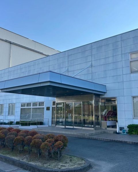 【長洲町】営業を止めずに、企業様の建物外壁を耐久性ごと塗り替え（施工前）