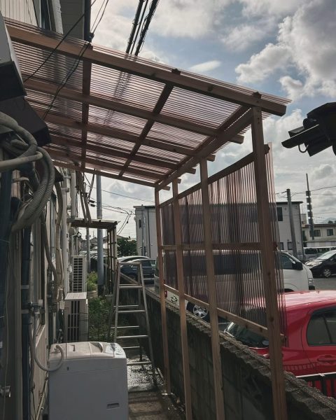 【熊本市】庇を土台から新調して、外壁を伝う雨だれを止めるの施工写真（3枚目）