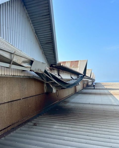 【長洲町】排水不良を起こしていた工場の樋を、勾配から調整して交換の施工写真（4枚目）