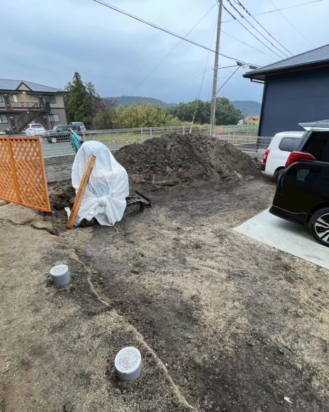 【大津町】水はけとひび割れまで考えた、建物まわりの土間コンクリートの施工写真（3枚目）