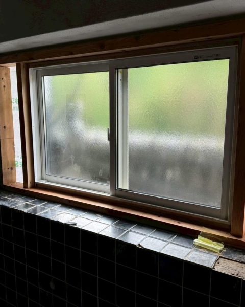 【熊本市】既存の壁に窓を新設して、光と風が通る部屋に