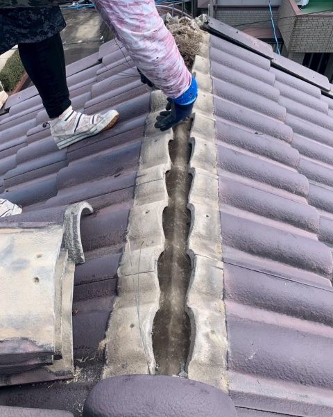 【熊本市】ズレていた屋根の棟を積み直し、雨と風に強い状態への施工写真（2枚目）