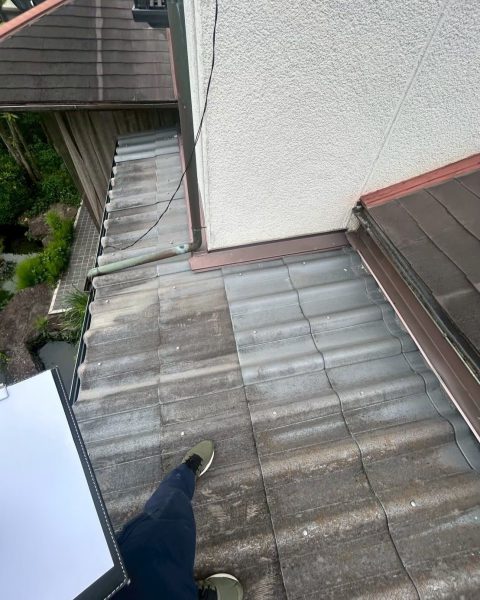 【熊本市】強風でも雨が巻き込まない、ガルバリウム鋼板の屋根に（施工前）