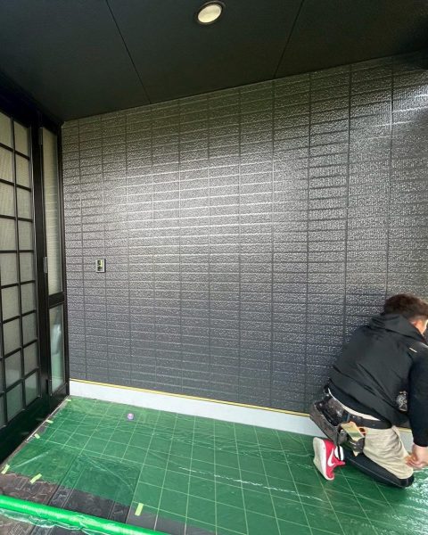 【福岡県大牟田市】玄関まわりにタイルを一部。全面を替えずに印象を引き締めるの施工写真（2枚目）