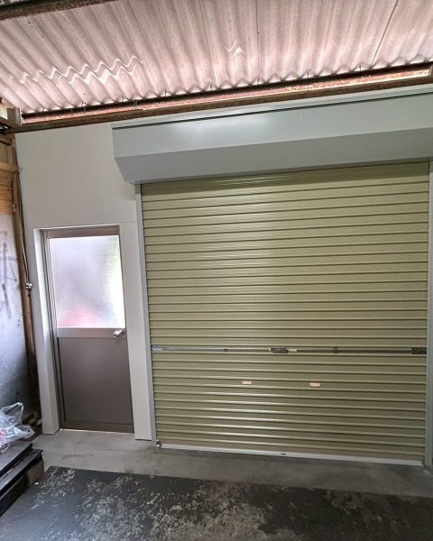 【阿蘇市】作業場をシャッターと扉で区切り、用途ごとに使い分けられる空間にの施工写真（3枚目）