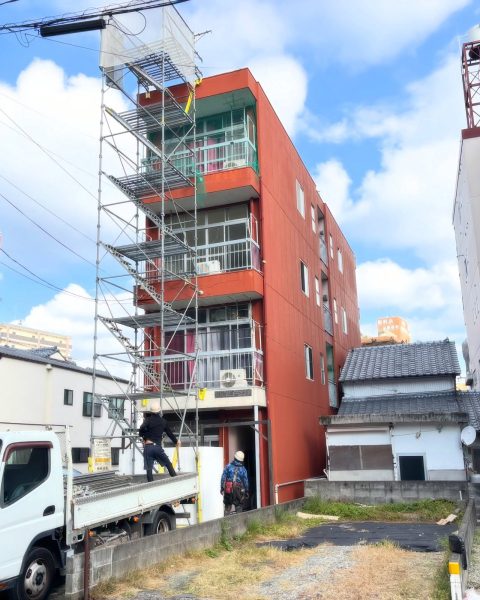 【熊本市】足場から塗装・板金・大工まで一式で。長く貸せるアパートに（施工前）