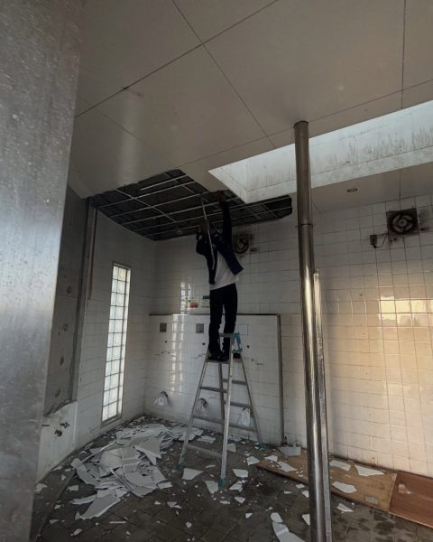【長洲町】企業様のトイレを解体からやり直し、清潔で長く持つ空間に（施工前）