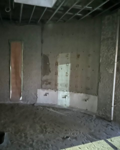 【長洲町】企業様のトイレを解体からやり直し、清潔で長く持つ空間に（施工前）