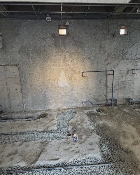 【長洲町】企業様のトイレを解体からやり直し、清潔で長く持つ空間に（施工前）
