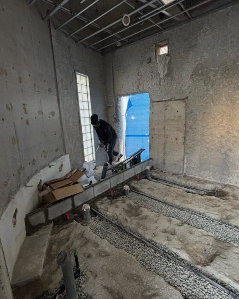 【長洲町】企業様のトイレを解体からやり直し、清潔で長く持つ空間に（施工中）