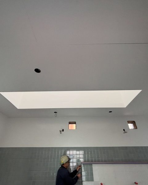 【長洲町】企業様のトイレを解体からやり直し、清潔で長く持つ空間に（施工中）