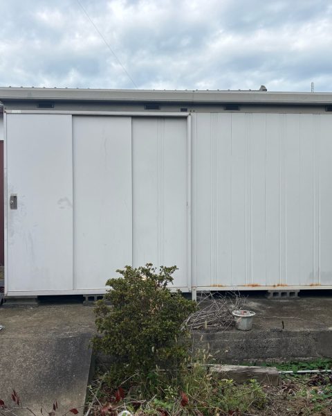 【長洲町】古い車庫を解体し、圧迫感のない開放的な外構へ（施工前）