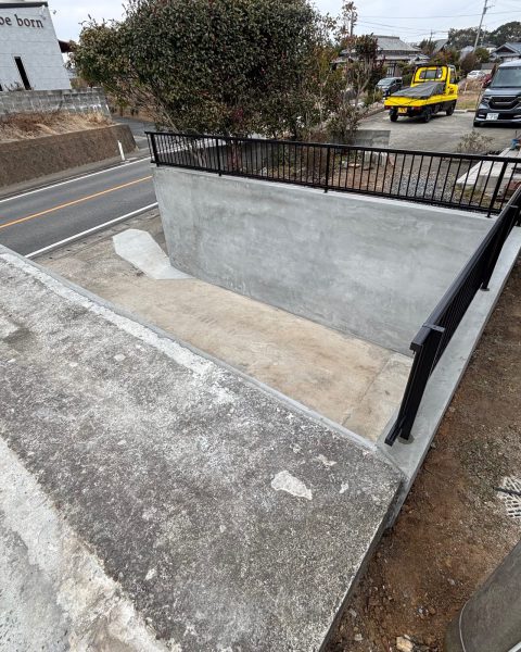 【長洲町】古い車庫を解体し、圧迫感のない開放的な外構への施工写真（8枚目）