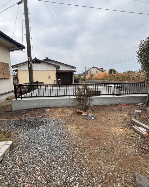 【長洲町】古い車庫を解体し、圧迫感のない開放的な外構へ