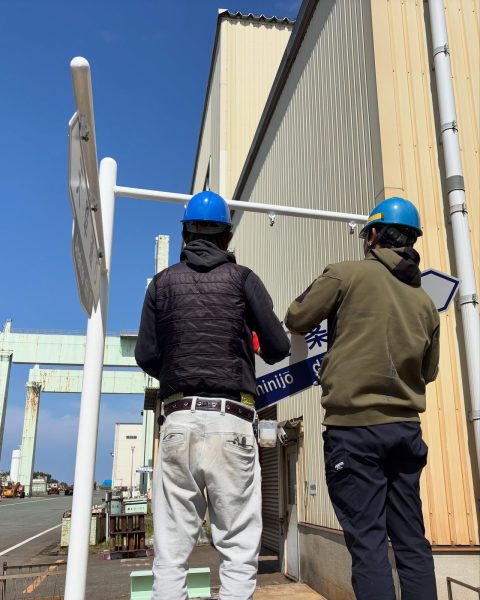 【長洲町】見えにくくなった案内標識を、視認性の高いものへ架け替えの施工写真（3枚目）
