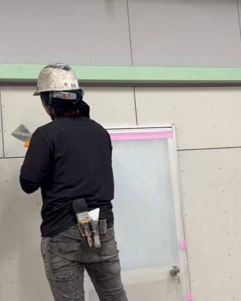 【長洲町】用途と動線に合わせた間仕切りを新設し、塗装仕上げまで一括での施工写真（5枚目）