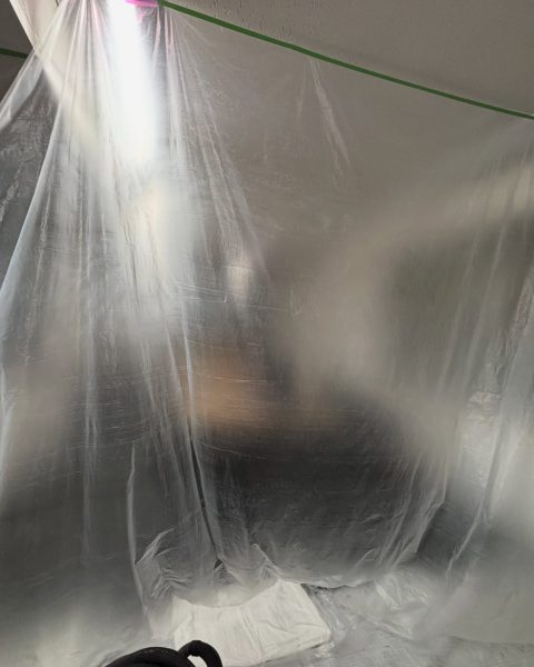 【長洲町】雨漏りでシミの出た事務所の天井を、業務を止めずに張り替えの施工写真（2枚目）