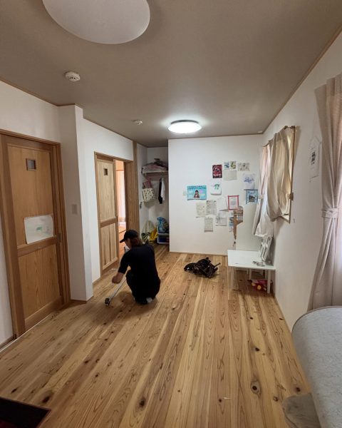 【熊本市】広い1部屋を2つに。クロス仕上げまで含めた子ども部屋の間仕切りの施工写真（2枚目）