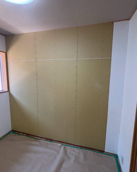 【熊本市】広い1部屋を2つに。クロス仕上げまで含めた子ども部屋の間仕切りの施工写真（3枚目）